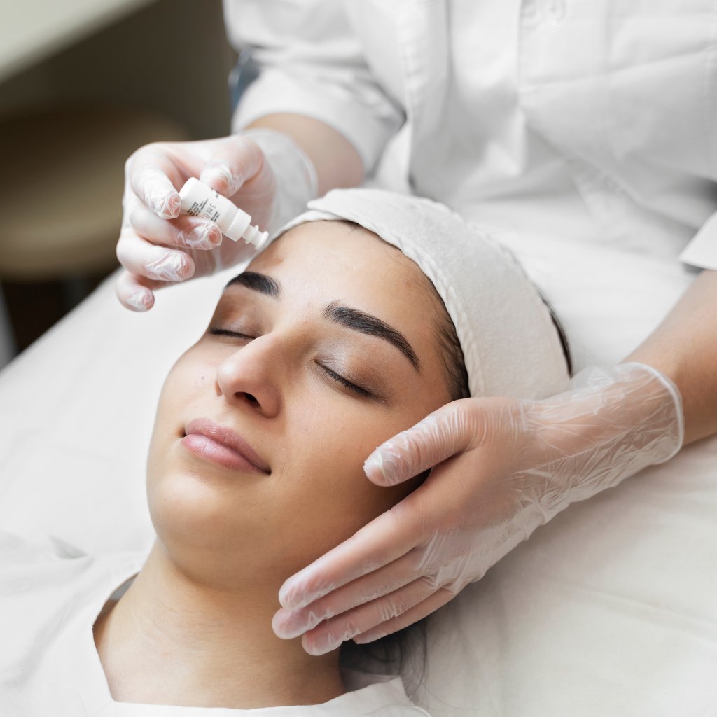 Face Tightening with Thread Laser